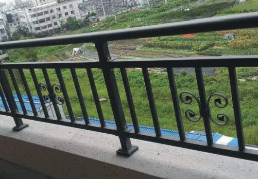 鋅鋼陽(yáng)臺(tái)防護(hù)欄